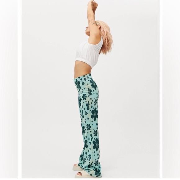 UO Urban Outfitters Floral Bryn Pull On Flare Pant Small - Picture 3 of 7